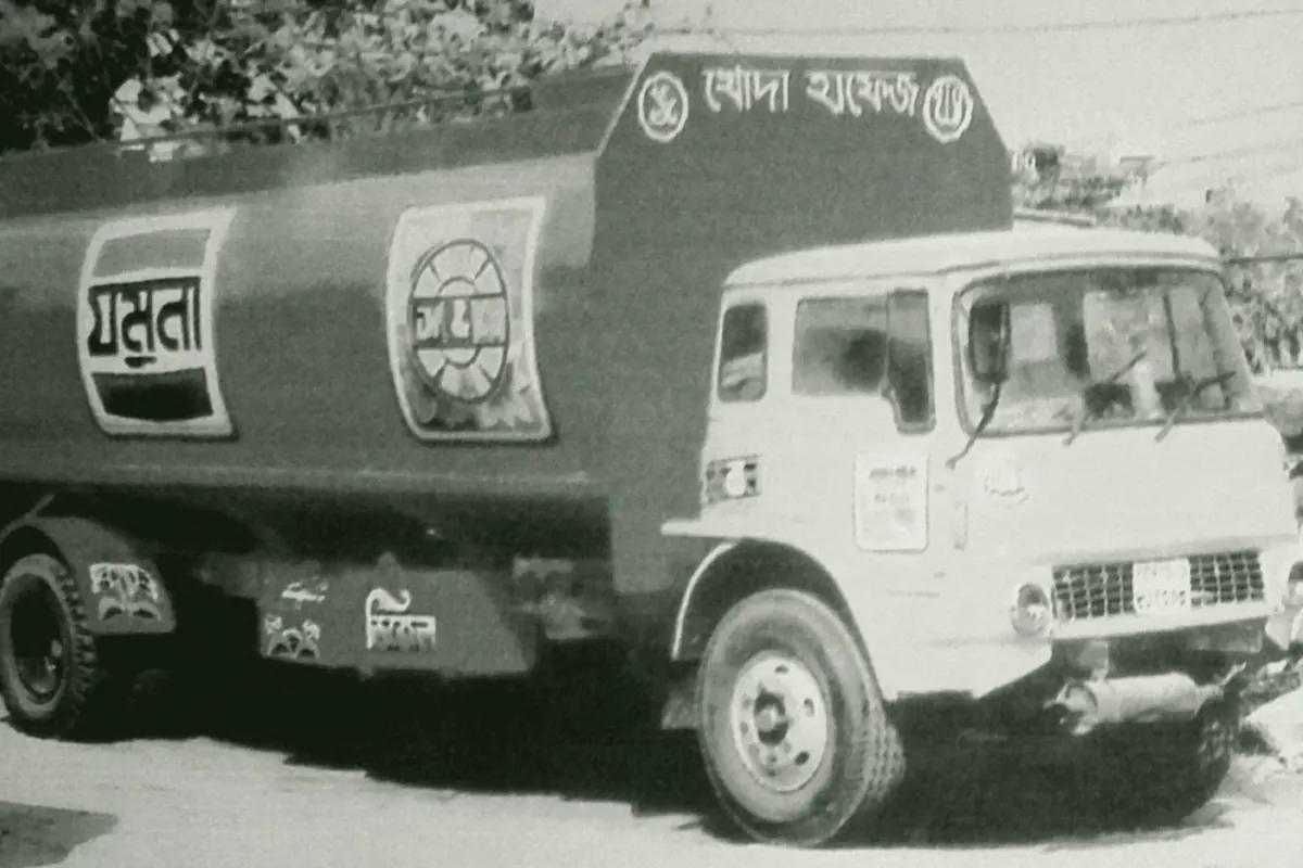 Road tank lorry used for diesel delivery